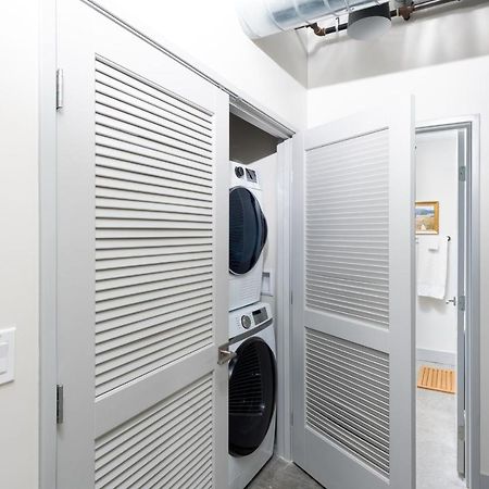 Modern 1Br Close To Fiserv With Parking Милуоки Екстериор снимка